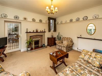 SITTING ROOM/FORMAL DINING ROOM